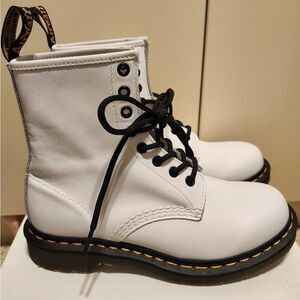 NEW Dr. Doc Martens Original White 1460 "Pascal" Soft Leather Boots Sz.7 Ret$175